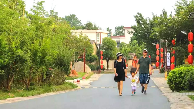 实施乡村振兴战略，就必须全面、客观地看待当前农村的现状
